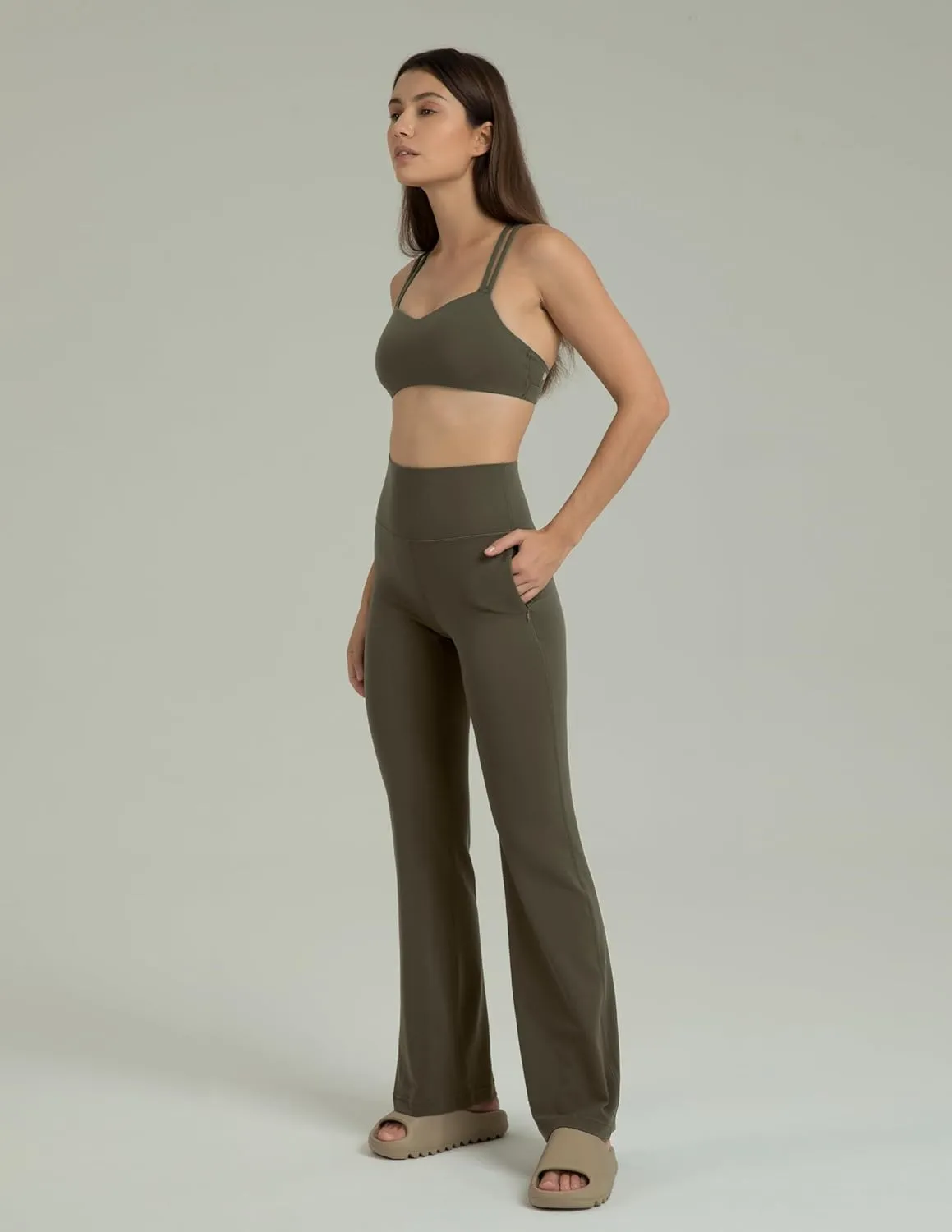 Colorfulkoala Women's Dreamlux High Waisted Flared Leggings with Zippered Pockets Wide Leg Yoga Pants 29.5" / 31.5" Inseam