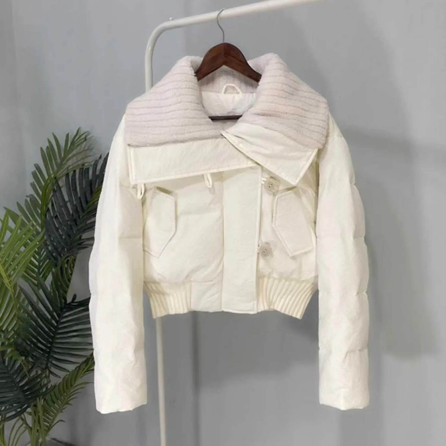 Women's Cropped Down Puffer Jacket Winter Warm Waterproof Quilted Coat with Pockets Elastic Hem Zip-Up Button Outwear