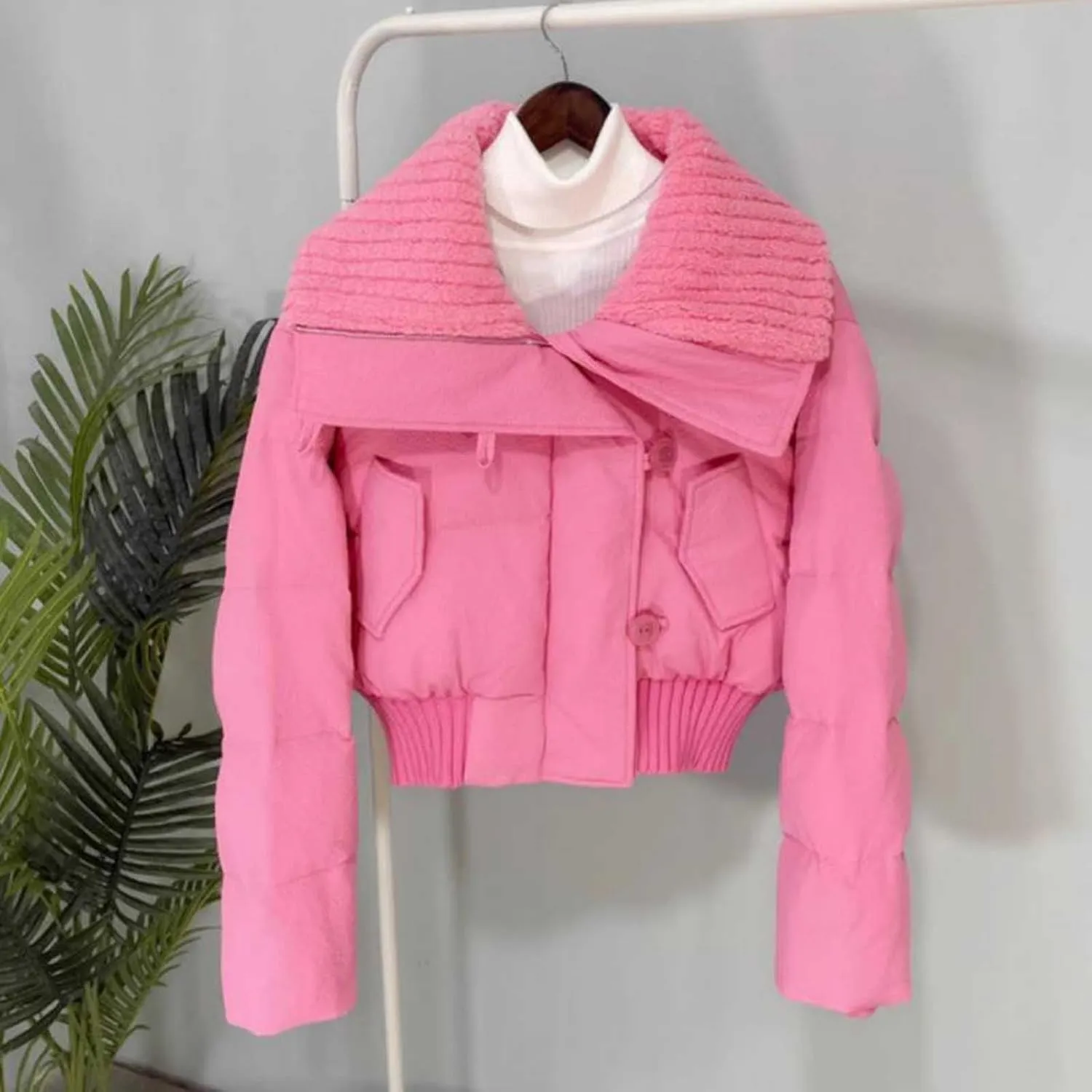 Women's Cropped Down Puffer Jacket Winter Warm Waterproof Quilted Coat with Pockets Elastic Hem Zip-Up Button Outwear